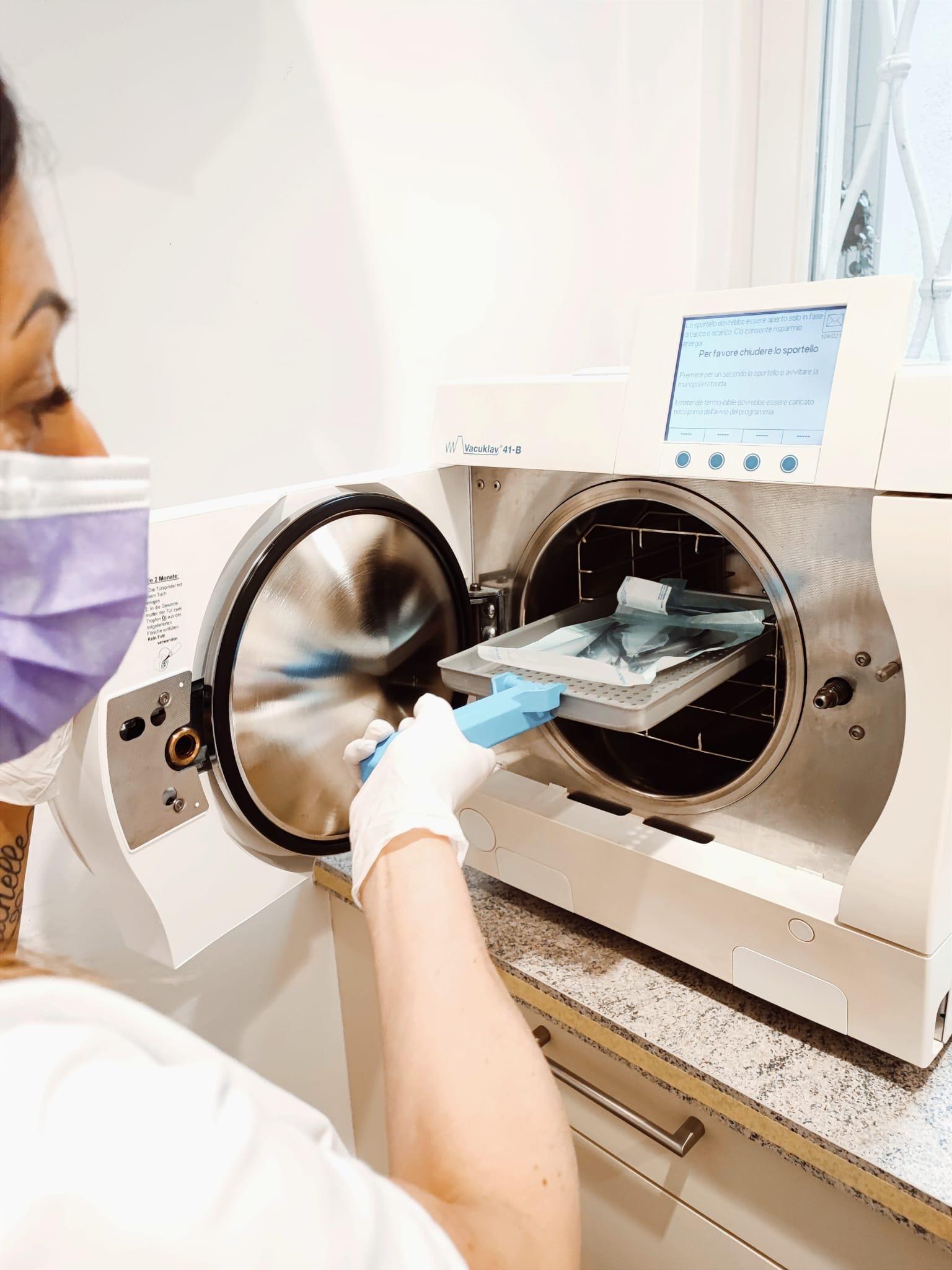 Sterilizzazione degli strumenti in autoclave